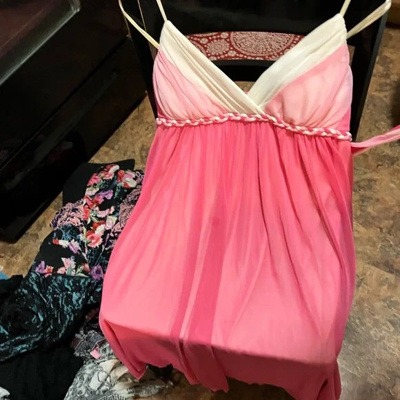 DRESSES-TOPS - Picture 3 of 15